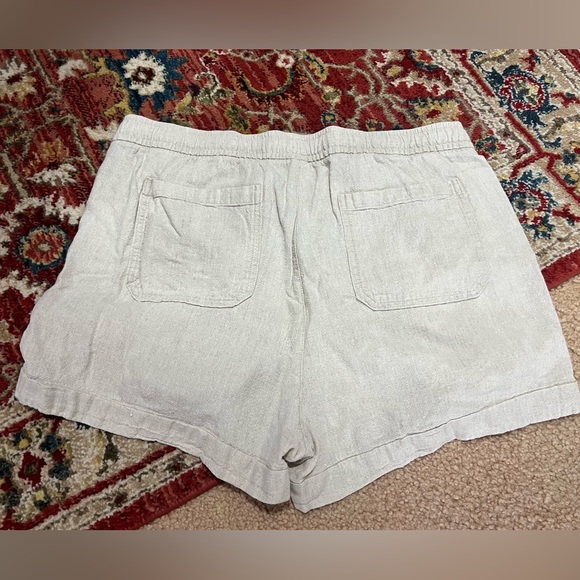 EUC Old Navy Large shorts - Picture 2 of 3